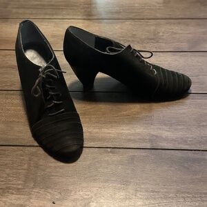 Suede Black Oxford Heels w/ overlay fabric detail Size 9 Women's
